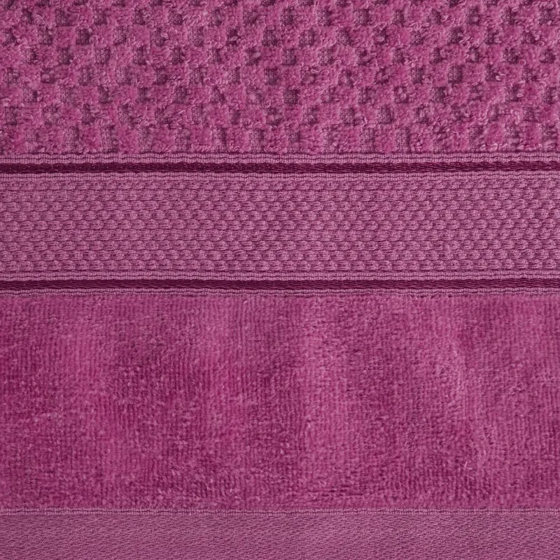 Ręcznik Jessi 90x150 amarantowy frotte  500g/m2 z fakturą wytłaczanej krateczki i welurową bordiurą Eurofirany