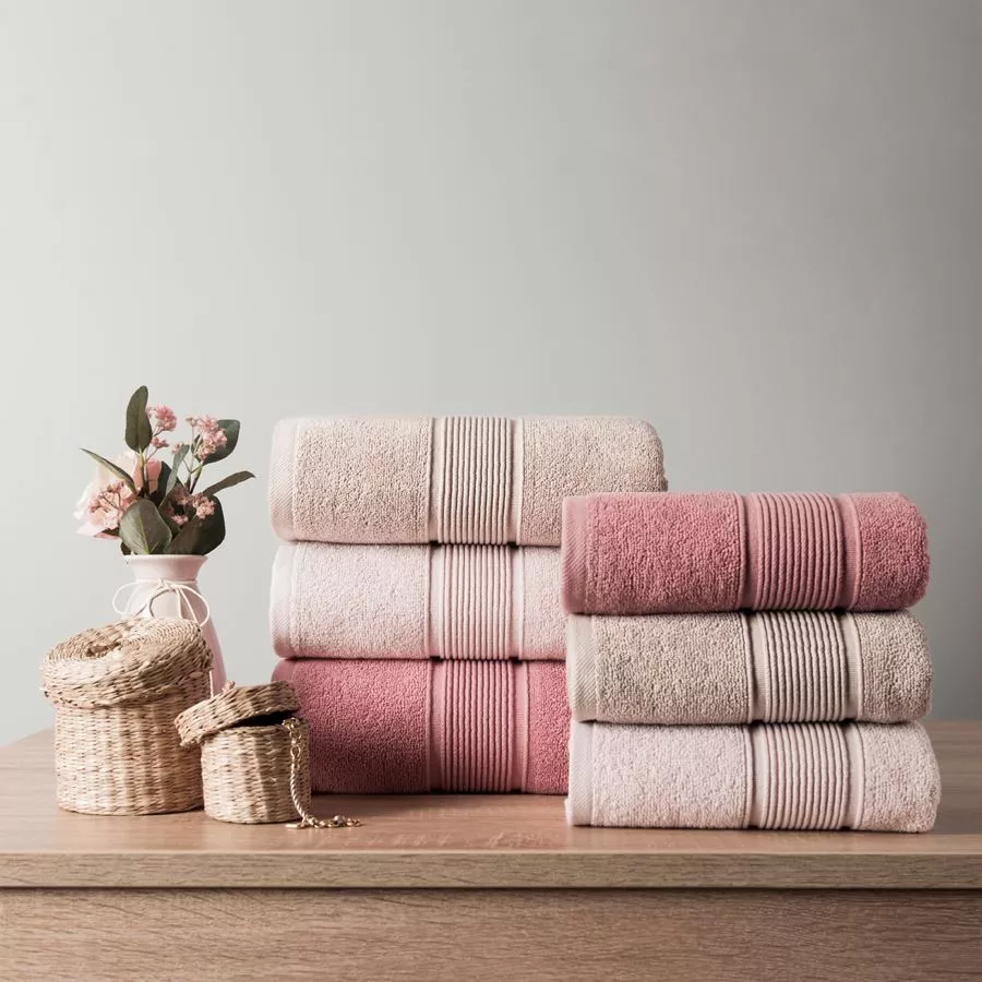 NAOMI Ręcznik, 70x140cm, kolor 010 różowy R00002/RB0/010/070140/1